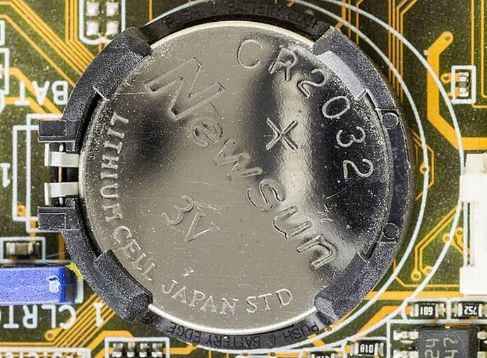 日本企業が交換不要なコイン電池を発表…「CR2032」電池を代替！