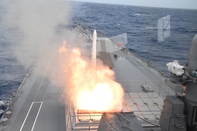 海自護衛艦「てるづき」ハワイ諸島近海で、米軍の支援を得て対空射撃訓練を実施！