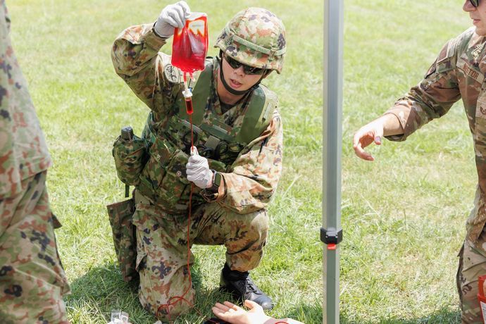 GACKT氏、自衛官給与に「命を懸ける値段がこれでいいのか？」と疑問！