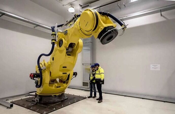 高さ4mのロボット「ゴジラ」が世界最大の核融合炉の建設に挑む！