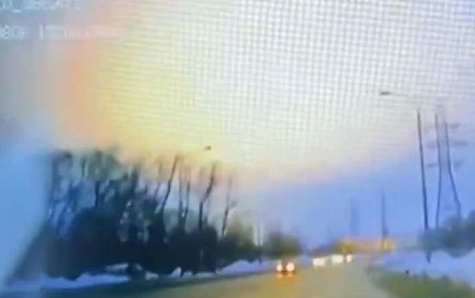 「空を照らす緑色の光」ロシア各地で正体不明の閃光目撃が相次ぐ…パルチザンが関与か？！