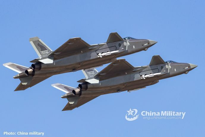 中国軍のステルス戦闘機J-20、東・南シナ海で飛行訓練を常態化…米軍戦闘機F-35と遭遇する事案も！