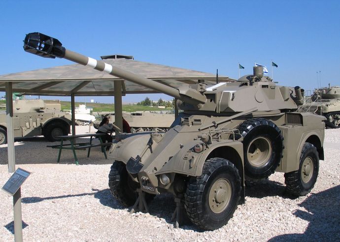 Panhard-AML-90-latrun-2