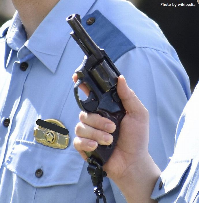 800px-New_Nambu_M60_revolver_of_the_Nara_Prefectural_Police