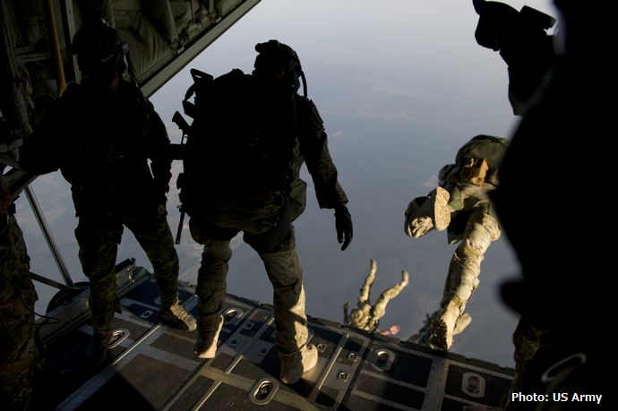 Emerald_Warrior-International_HALO_jump_130425-A-YI554-002