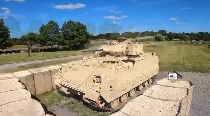 55台しか生産されてない珍しいM7ブラッドリー歩兵戦闘車「BFIST」を供与！