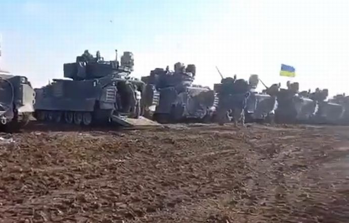 M2ブラッドレー戦闘車部隊が集結中、ウクライナ軍の反抗作戦用か！