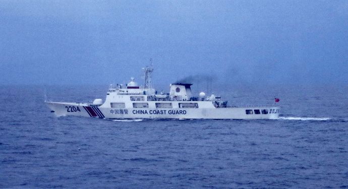 中国海警船4隻が相次いで尖閣諸島周辺の日本領海に侵入…今年12日目！