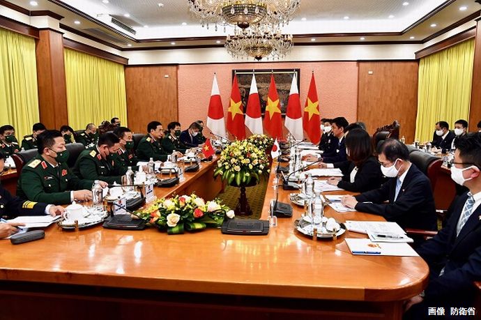 防衛省、日中防衛当局間のホットラインの運用を開始を発表…不測の事態回避！