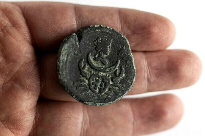 海底から約1900年前のローマ時代の希少硬貨を発見…イスラエル考古学庁！