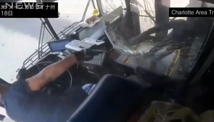 路線バス運転手と乗客が車内で撃ち合い、双方が負傷…米ノースカロライナ州！