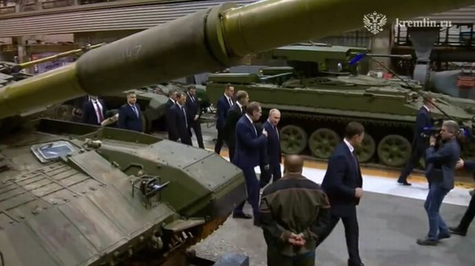 プーチン大統領「T-14 アルマータ」を忘れる…T-90は「誇張抜きに世界最高の戦車」だ！