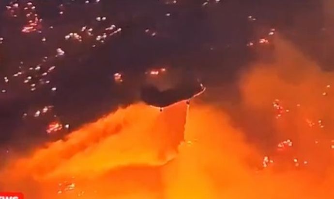 ロス山火事の消火活動に受刑者800人を投入…過酷で危険な仕事、報酬は前科抹消！