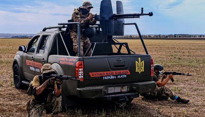 ウクライナで大活躍、ピックアップ・トラックは兵器なのか？