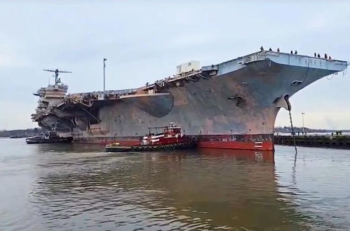 退役した軍艦の原子炉をAIデータセンターに再利用する計画が始動！