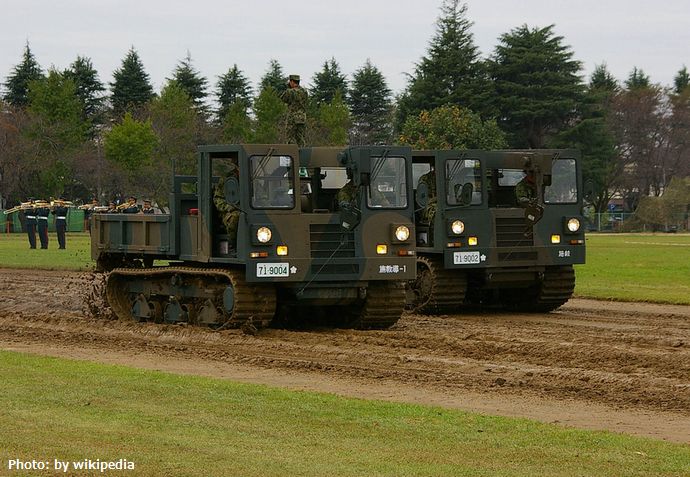 ベトナムに防衛装備品を初移転、陸自の中古「資材運搬車」2台を譲渡！