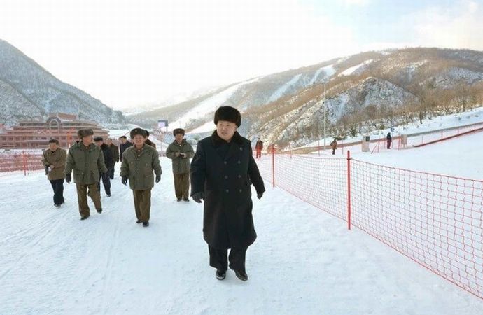 金正恩総書記の「愛のスキーチケット」飢える住民に国が1万5300円で押し売り！