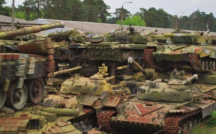 戦前のデータではロシアの現役の保有戦車3200両…もう今実質ゼロだろ！