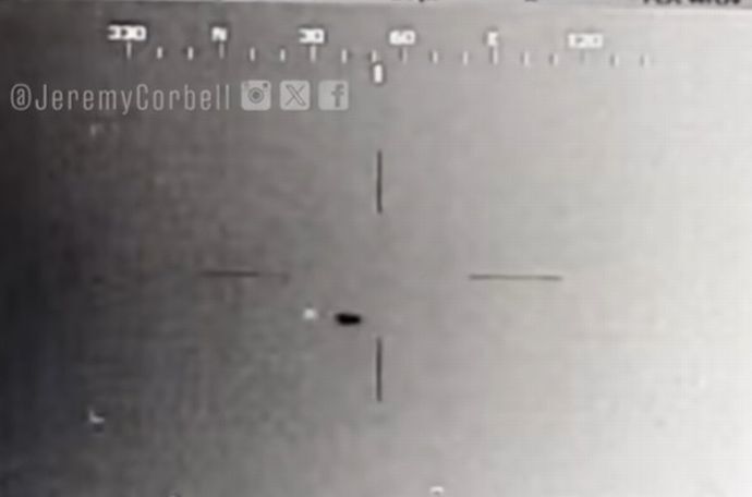 米海軍が撮影した「UFO動画」が流出してネット騒然…4機の物体が海から浮上！