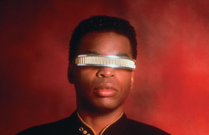 メガネ不要…誰でもラフォージ少佐になれる画期的なバイザー！