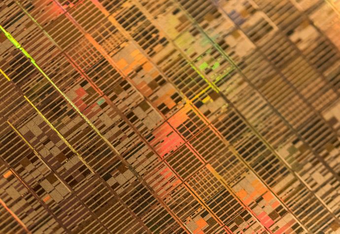 日本に対する中国の優位性はフォトレジストでは覆せない？ 中国ネット「部品よりシステムの方が強い」！