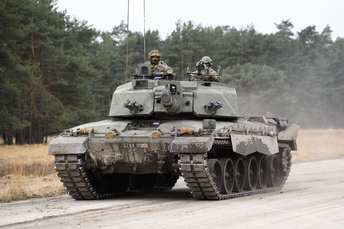 イギリス陸軍、ドイツの演習場でドローンを活用した新たな戦闘手法の試験！