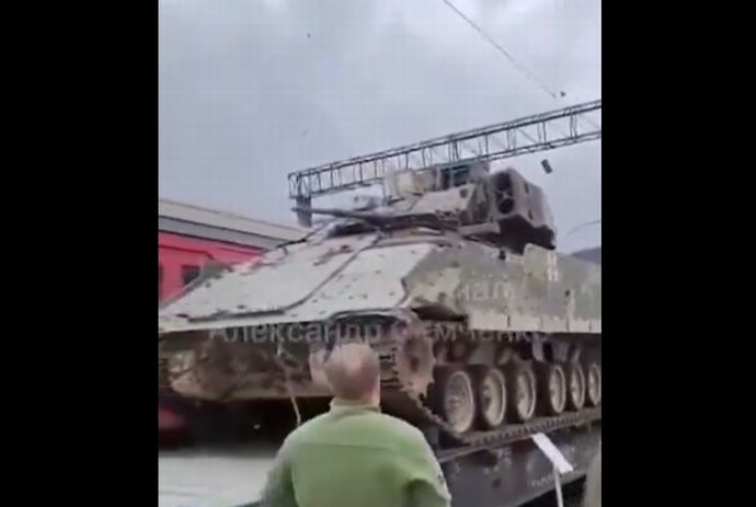 鹵獲したブラッドレー歩兵戦闘車がモスクワに到着！