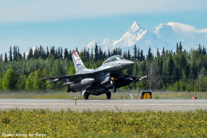 韓国空軍のKF-16戦闘機とKC-330空中給油機などが米空軍主催の多国籍演習「レッド・フラッグ・アラスカ」に参加！