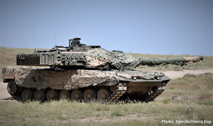 スペイン陸軍のレオパルド2E戦車が重要な戦術的演習に参加！
