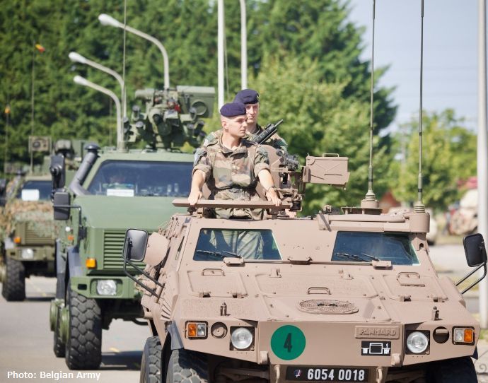  ベルギー陸軍が建国記念日パレードのリハーサルを実施…友好国のフランス陸軍も参加！