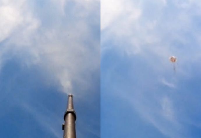 ウクライナ軍の小火器による全力射撃で撃墜されるランセット自爆ドローン！