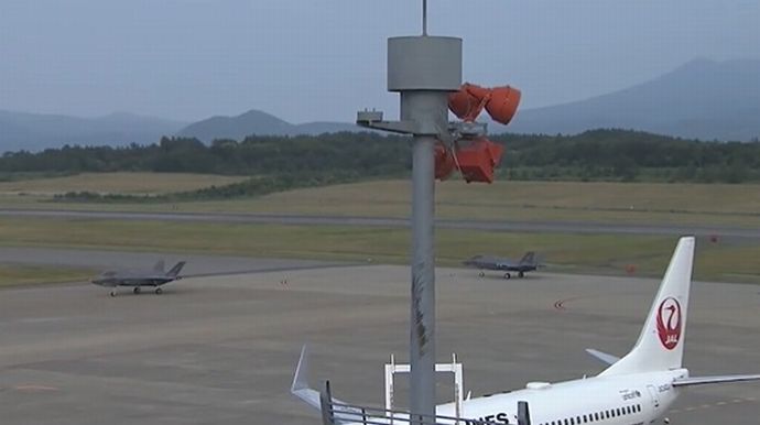航空自衛隊のF-35戦闘機2機が青森空港に緊急着陸…電気系統で警報灯が点灯したため！