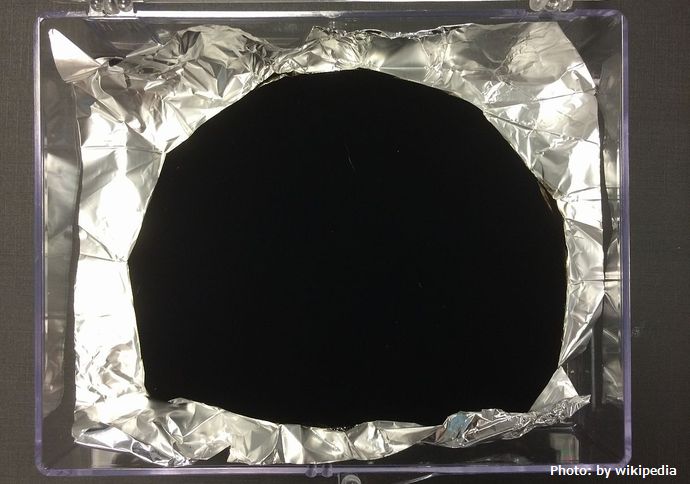 人工衛星に光を99.9％以上吸収する「ベンタブラック」を塗って光害を防ぎ天文学を守る試みが進行中！