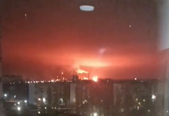 ウクライナ軍のドローンがロシアのサラトフ石油精製所を攻撃…国境から約1000キロ！