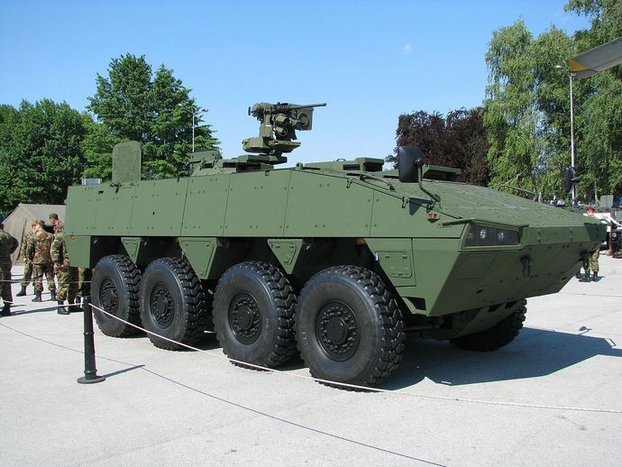 1280px-Patria_AMV_Karlovac_2009_8