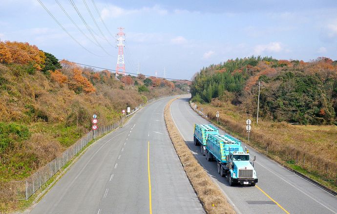 1280px-Ube_Industries_Ube_Mine_Expressway