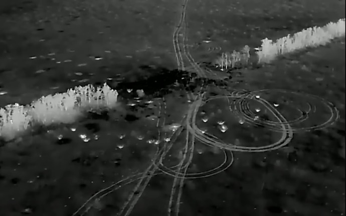 ウクライナ軍、クラスター爆弾で地雷原や戦車壕を爆破して更地に…まさかの活用法に米国も驚き！