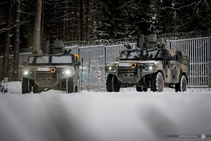 ポーランド陸軍、何千キロもの国境警備を新配備の韓国製軽装甲偵察車両「KLTV」でパトロール！