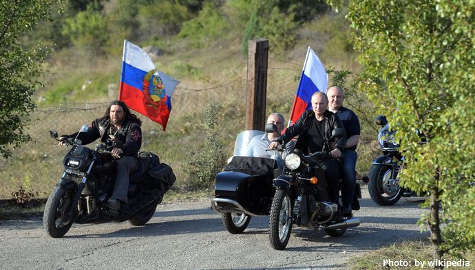 ロシアの愛国バイク集団「夜のオオカミたち」、ベルリンで第2次世界大戦の戦没者追悼式典に参加！