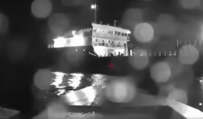 クリミア半島沖でロシアタンカーが損傷、ウクライナの水上ドローン攻撃…自力で航行できずタグボート派遣！