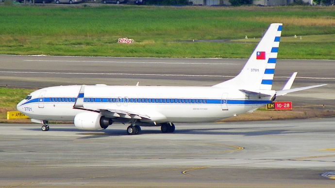 台湾総統、中国の圧力で外遊中止…通過国が飛行許可を取り消し！