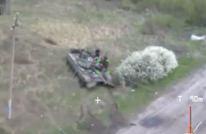 かつて世界最強と称されたロシア軍の戦車部隊を軒並み「鉄クズ」 に…ウクライナを支える「エグい兵器」！