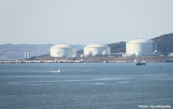 800px-Fukushima_petroleum_gas_terminal_from_Imari_2018
