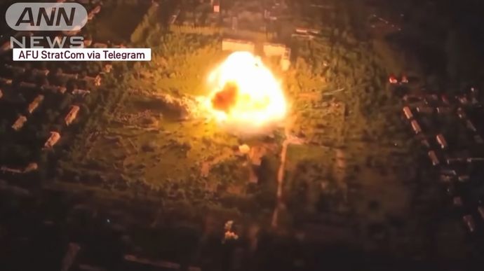 ロシア軍の弾薬庫？が大規模爆発、引火した砲弾が飛び散る…ロシアは「民間施設」と主張！