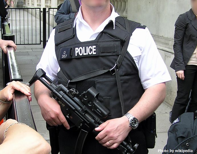 Police.gun.1.london.arp