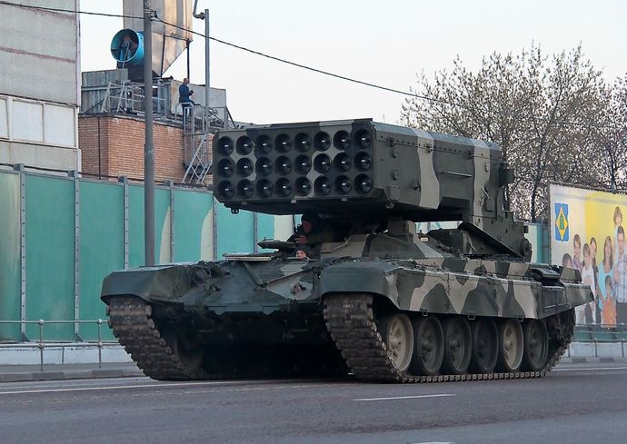 ロシア軍「最凶車両TOS-1」夜間にドローンで撃破、凄まじい大爆発も…ウクライナ国防省が映像公開！
