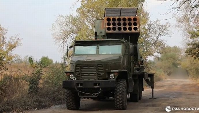 ロシア軍の新型多連装ロケットランチャー「TOS-2」…軍用トラックシャーシをベース！