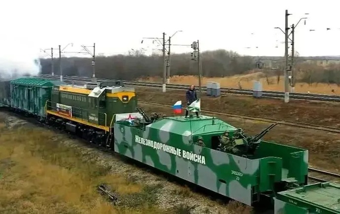 ロシアの撮り鉄、プーチン専用の装甲列車を撮ってたところ情報機関に追い回され国外逃亡！