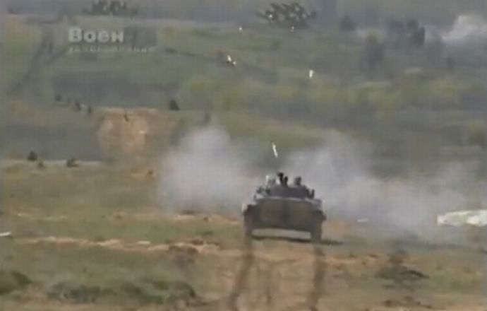 ロシア軍歩兵戦闘車の武装は標的を打つものではなく「ばら撒くもの」！