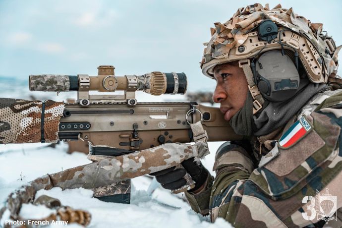 フランス陸軍第11パラシュート旅団、冬季訓練で各種装備品の射撃テスト！